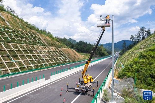 湘西巨龍昂首，爐慈高速公路建設(shè)進(jìn)入收尾沖刺